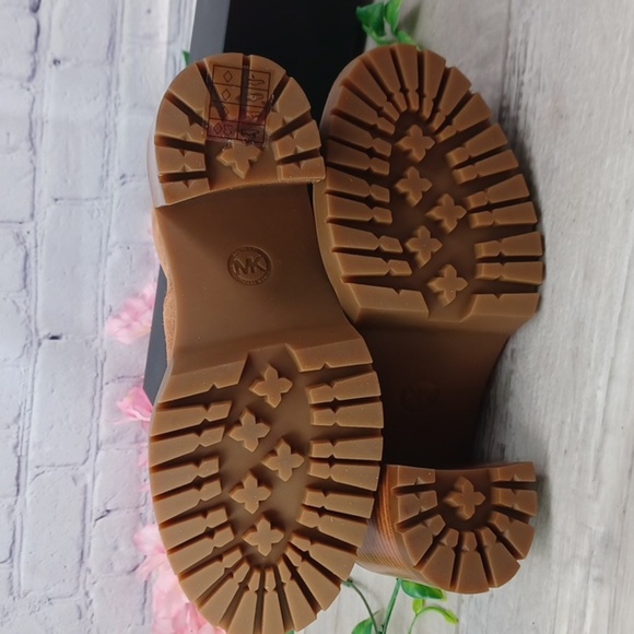 Michael Kors Cyrus Lug Sole Suede Boot NWOB - Picture 9 of 9